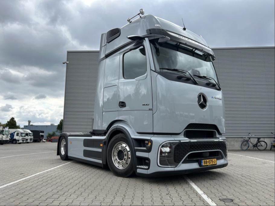 Volledig elektrische vrachtwagen trekker