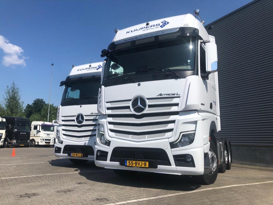 Mercedes Benz Actros L trekkers van Kuijpers Rental